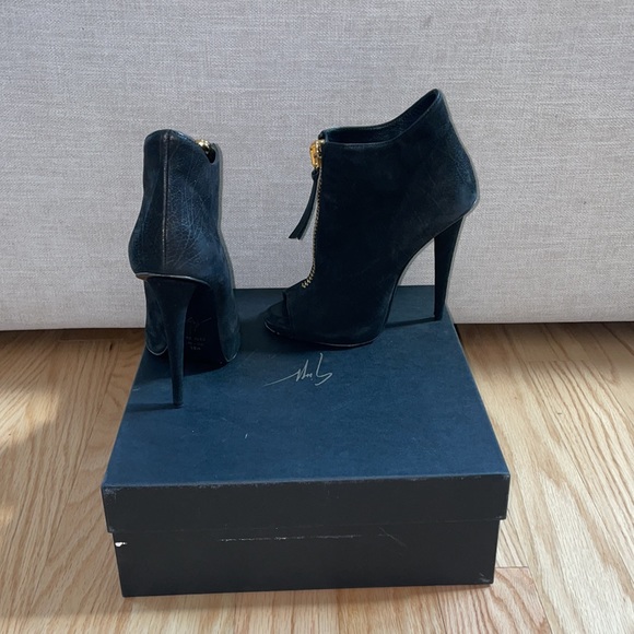 Giuseppe Zanotti Black Suede Peeptoe Booties. Size 38.5 - Picture 2 of 3